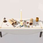 Een mystieke tafel met oude rollen en tarotkaarten nodigt uit tot numerologie lezing.